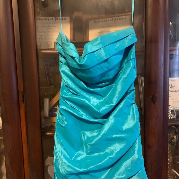 Evening wear - Picture 2 of 11